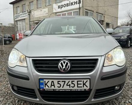 Серый Фольксваген Поло, объемом двигателя 1.4 л и пробегом 278 тыс. км за 5400 $, фото 2 на Automoto.ua