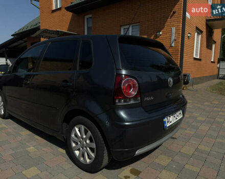 Серый Фольксваген Поло, объемом двигателя 1.4 л и пробегом 310 тыс. км за 4800 $, фото 3 на Automoto.ua