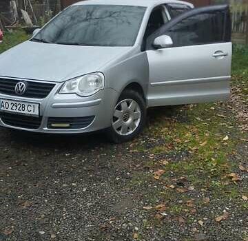 Серый Фольксваген Поло, объемом двигателя 1.4 л и пробегом 407 тыс. км за 5100 $, фото 1 на Automoto.ua