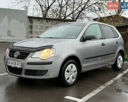 Серый Фольксваген Поло, объемом двигателя 1.39 л и пробегом 153 тыс. км за 3999 $, фото 2 на Automoto.ua