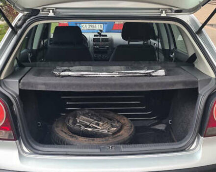 Серый Фольксваген Поло, объемом двигателя 1.4 л и пробегом 289 тыс. км за 5000 $, фото 3 на Automoto.ua