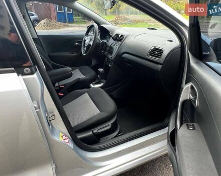 Сірий Фольксваген Поло, об'ємом двигуна 1.39 л та пробігом 245 тис. км за 6000 $, фото 14 на Automoto.ua