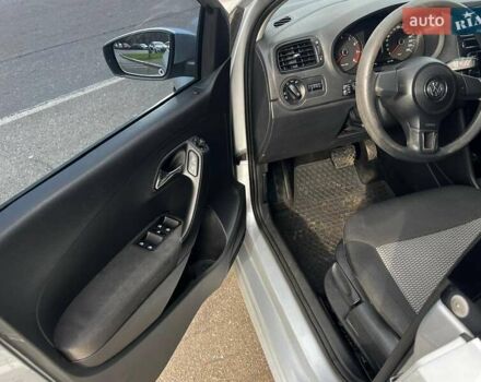 Сірий Фольксваген Поло, об'ємом двигуна 1.39 л та пробігом 245 тис. км за 6000 $, фото 12 на Automoto.ua