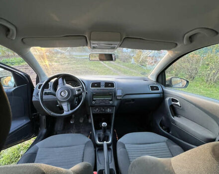 Серый Фольксваген Поло, объемом двигателя 1.6 л и пробегом 286 тыс. км за 3500 $, фото 14 на Automoto.ua