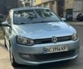 Серый Фольксваген Поло, объемом двигателя 1.2 л и пробегом 150 тыс. км за 6000 $, фото 1 на Automoto.ua