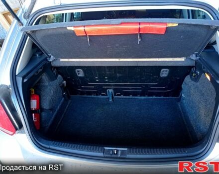 Серый Фольксваген Поло, объемом двигателя 1.4 л и пробегом 136 тыс. км за 7200 $, фото 4 на Automoto.ua