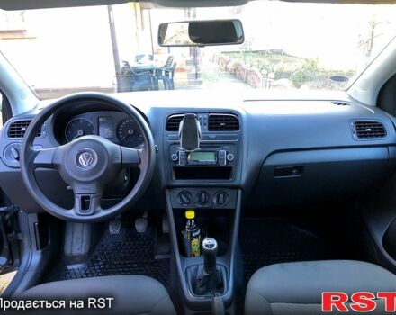 Серый Фольксваген Поло, объемом двигателя 1.6 л и пробегом 165 тыс. км за 7000 $, фото 5 на Automoto.ua