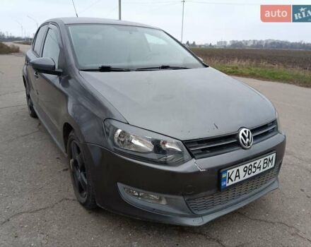 Серый Фольксваген Поло, объемом двигателя 1.2 л и пробегом 192 тыс. км за 3800 $, фото 5 на Automoto.ua