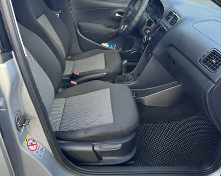 Серый Фольксваген Поло, объемом двигателя 1.39 л и пробегом 243 тыс. км за 6500 $, фото 11 на Automoto.ua