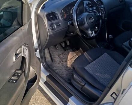 Серый Фольксваген Поло, объемом двигателя 1.39 л и пробегом 195 тыс. км за 5900 $, фото 6 на Automoto.ua