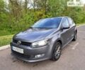Серый Фольксваген Поло, объемом двигателя 1.4 л и пробегом 298 тыс. км за 5800 $, фото 1 на Automoto.ua