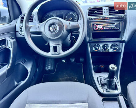 Сірий Фольксваген Поло, об'ємом двигуна 1.6 л та пробігом 165 тис. км за 6550 $, фото 15 на Automoto.ua