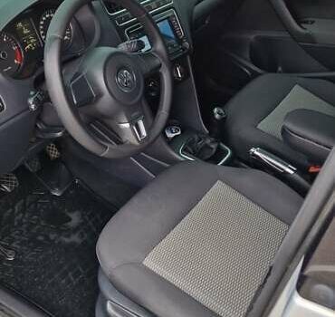 Серый Фольксваген Поло, объемом двигателя 1.2 л и пробегом 210 тыс. км за 6299 $, фото 1 на Automoto.ua