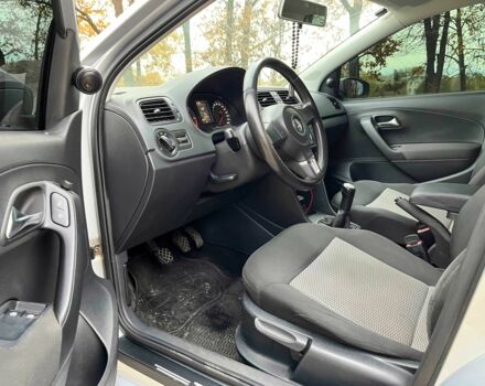 Серый Фольксваген Поло, объемом двигателя 1.2 л и пробегом 152 тыс. км за 5700 $, фото 13 на Automoto.ua