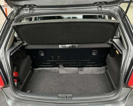 Сірий Фольксваген Поло, об'ємом двигуна 1.39 л та пробігом 185 тис. км за 7600 $, фото 4 на Automoto.ua