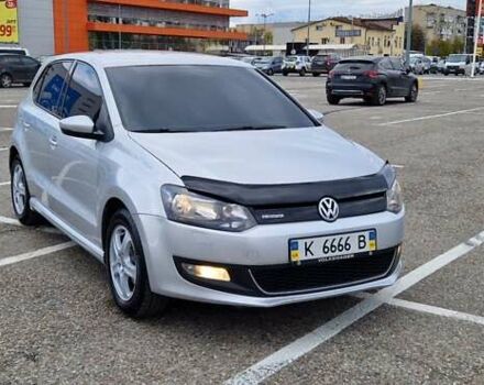 Серый Фольксваген Поло, объемом двигателя 1.2 л и пробегом 210 тыс. км за 6299 $, фото 5 на Automoto.ua