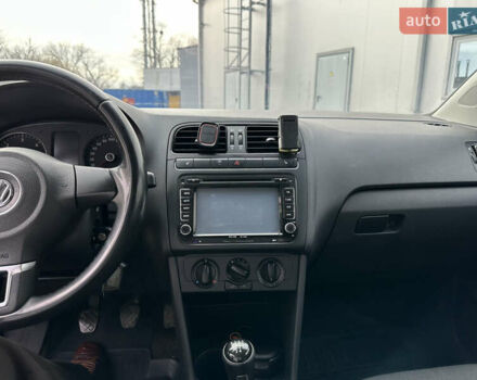 Серый Фольксваген Поло, объемом двигателя 1.2 л и пробегом 229 тыс. км за 5500 $, фото 7 на Automoto.ua
