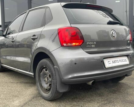 Серый Фольксваген Поло, объемом двигателя 1.4 л и пробегом 253 тыс. км за 9390 $, фото 5 на Automoto.ua
