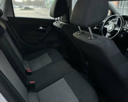 Серый Фольксваген Поло, объемом двигателя 1.2 л и пробегом 200 тыс. км за 5299 $, фото 11 на Automoto.ua