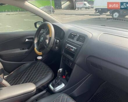 Серый Фольксваген Поло, объемом двигателя 1.39 л и пробегом 250 тыс. км за 8358 $, фото 5 на Automoto.ua