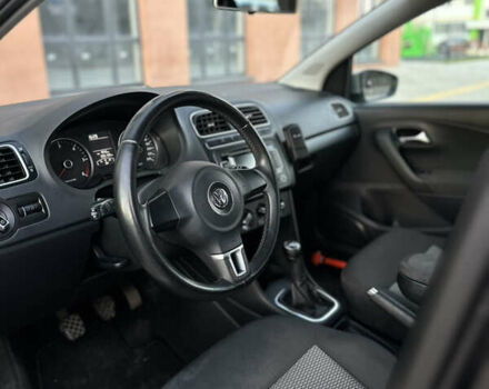 Серый Фольксваген Поло, объемом двигателя 1.2 л и пробегом 200 тыс. км за 5299 $, фото 5 на Automoto.ua