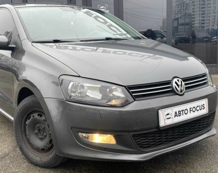 Серый Фольксваген Поло, объемом двигателя 1.4 л и пробегом 253 тыс. км за 9390 $, фото 1 на Automoto.ua