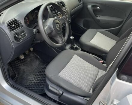 Серый Фольксваген Поло, объемом двигателя 1.4 л и пробегом 250 тыс. км за 5700 $, фото 5 на Automoto.ua