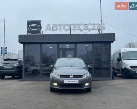 Серый Фольксваген Поло, объемом двигателя 1.39 л и пробегом 253 тыс. км за 9390 $, фото 2 на Automoto.ua