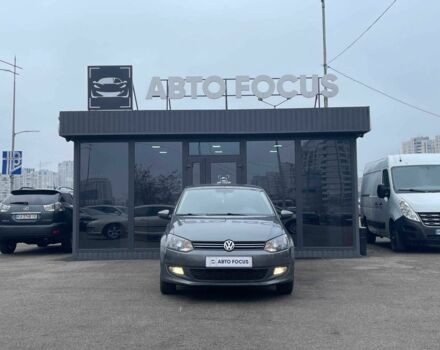 Серый Фольксваген Поло, объемом двигателя 1.4 л и пробегом 253 тыс. км за 9390 $, фото 2 на Automoto.ua