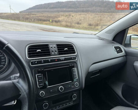 Серый Фольксваген Поло, объемом двигателя 1.6 л и пробегом 164 тыс. км за 9400 $, фото 36 на Automoto.ua