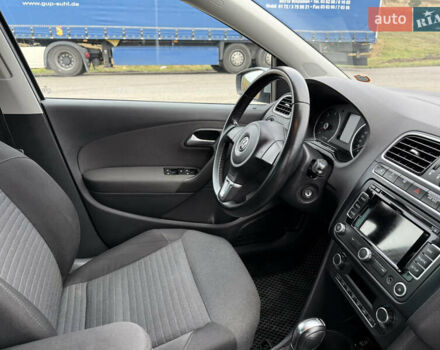 Серый Фольксваген Поло, объемом двигателя 1.6 л и пробегом 164 тыс. км за 9400 $, фото 28 на Automoto.ua