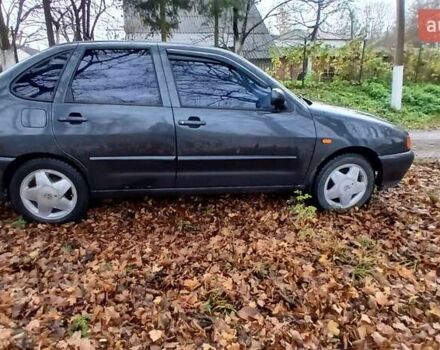 Серый Фольксваген Поло, объемом двигателя 1.6 л и пробегом 274 тыс. км за 2500 $, фото 2 на Automoto.ua