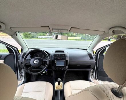 Серый Фольксваген Поло, объемом двигателя 1.4 л и пробегом 256 тыс. км за 4500 $, фото 2 на Automoto.ua