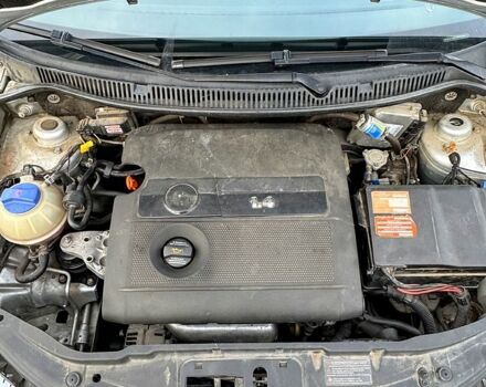 Серый Фольксваген Поло, объемом двигателя 1.4 л и пробегом 256 тыс. км за 4500 $, фото 5 на Automoto.ua