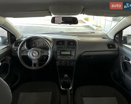 Серый Фольксваген Поло, объемом двигателя 1.6 л и пробегом 197 тыс. км за 5800 $, фото 12 на Automoto.ua