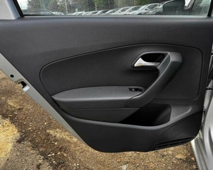 Серый Фольксваген Поло, объемом двигателя 1.6 л и пробегом 330 тыс. км за 5390 $, фото 19 на Automoto.ua