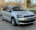 Серый Фольксваген Поло, объемом двигателя 1.6 л и пробегом 330 тыс. км за 5990 $, фото 3 на Automoto.ua