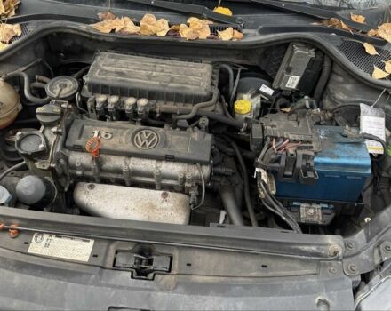 Серый Фольксваген Поло, объемом двигателя 1.6 л и пробегом 200 тыс. км за 4500 $, фото 5 на Automoto.ua