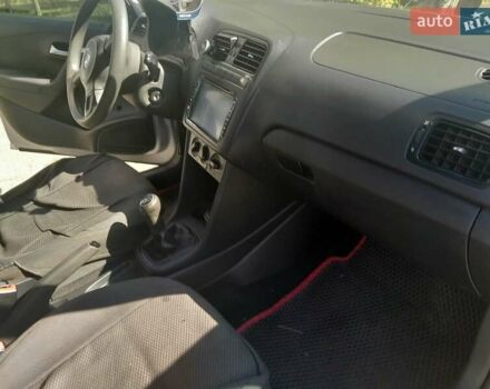 Серый Фольксваген Поло, объемом двигателя 1.6 л и пробегом 213 тыс. км за 5500 $, фото 6 на Automoto.ua