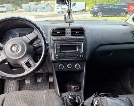 Серый Фольксваген Поло, объемом двигателя 1.6 л и пробегом 89 тыс. км за 7000 $, фото 12 на Automoto.ua