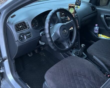 Серый Фольксваген Поло, объемом двигателя 1.6 л и пробегом 275 тыс. км за 6500 $, фото 5 на Automoto.ua