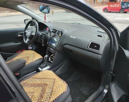 Серый Фольксваген Поло, объемом двигателя 1.6 л и пробегом 207 тыс. км за 7800 $, фото 4 на Automoto.ua