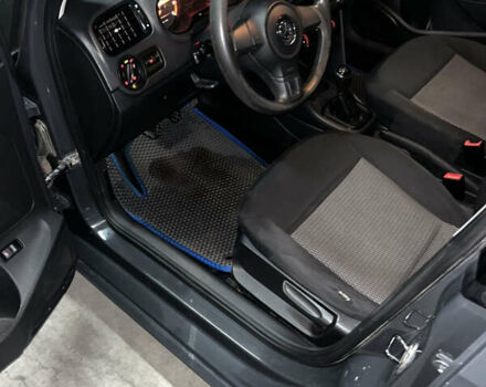 Серый Фольксваген Поло, объемом двигателя 1.6 л и пробегом 236 тыс. км за 6500 $, фото 10 на Automoto.ua