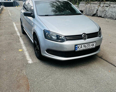 Серый Фольксваген Поло, объемом двигателя 1.6 л и пробегом 319 тыс. км за 5000 $, фото 1 на Automoto.ua