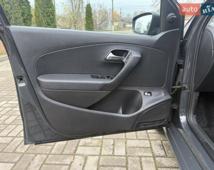 Серый Фольксваген Поло, объемом двигателя 1.6 л и пробегом 230 тыс. км за 6200 $, фото 11 на Automoto.ua