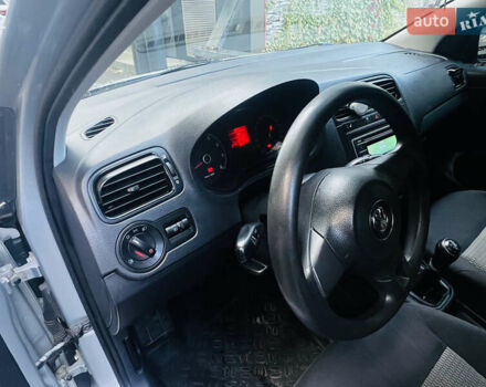 Серый Фольксваген Поло, объемом двигателя 1.6 л и пробегом 319 тыс. км за 5000 $, фото 12 на Automoto.ua