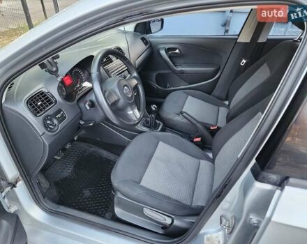 Серый Фольксваген Поло, объемом двигателя 1.6 л и пробегом 123 тыс. км за 7000 $, фото 4 на Automoto.ua