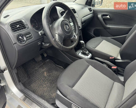 Серый Фольксваген Поло, объемом двигателя 1.6 л и пробегом 195 тыс. км за 8400 $, фото 5 на Automoto.ua