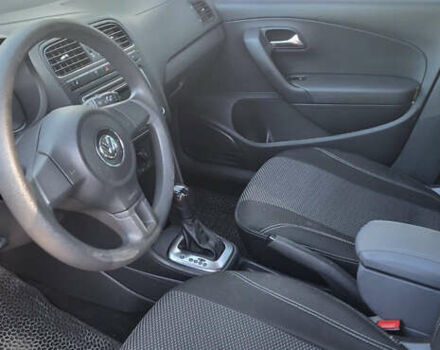 Серый Фольксваген Поло, объемом двигателя 1.6 л и пробегом 241 тыс. км за 8600 $, фото 5 на Automoto.ua