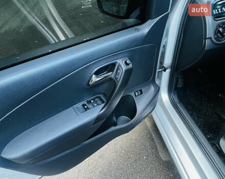 Серый Фольксваген Поло, объемом двигателя 1.6 л и пробегом 319 тыс. км за 5000 $, фото 11 на Automoto.ua